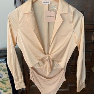 Satin bodysuit by Superdown